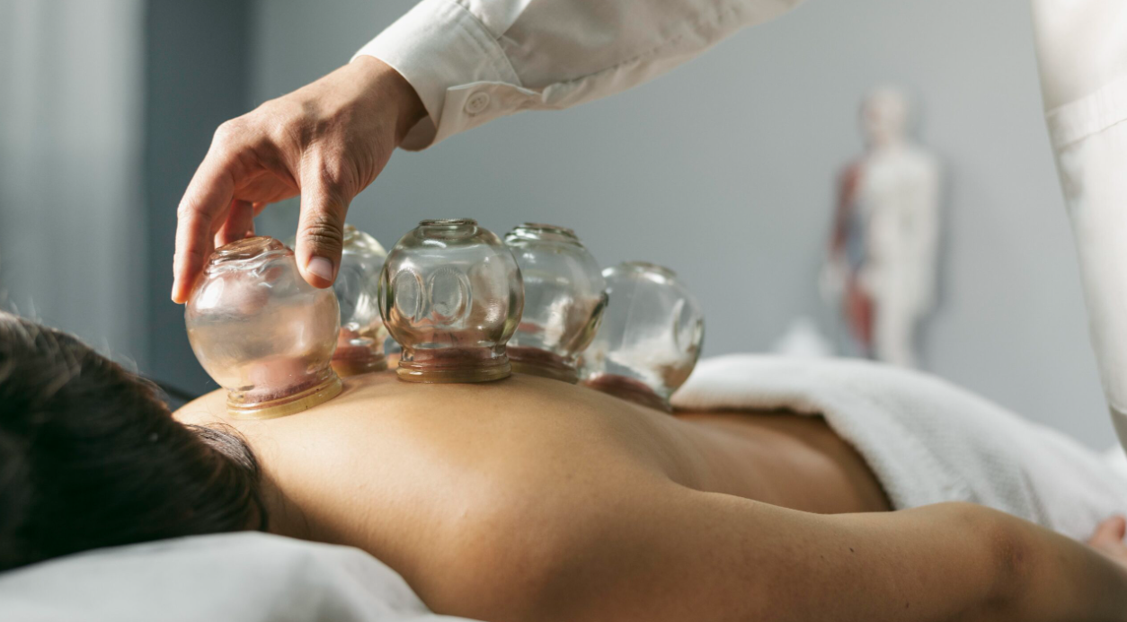 MASSAGE AFRICAIN  90 min (130$) (Profitez d'un moment de détente avec nos serviettes chaudes, nos huiles essentielles et nos arômes africains envoûtants, et bien plus encore...)